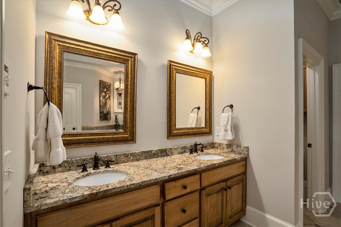 2481 Lakewood Manor Drive