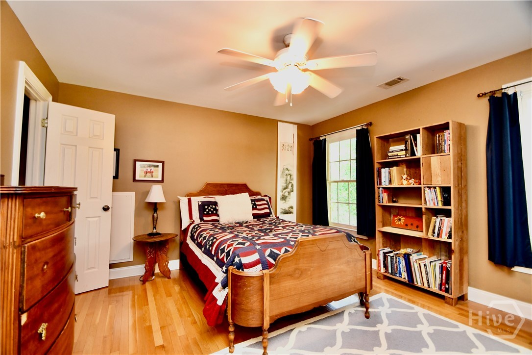 1160 Oaklake Terrace