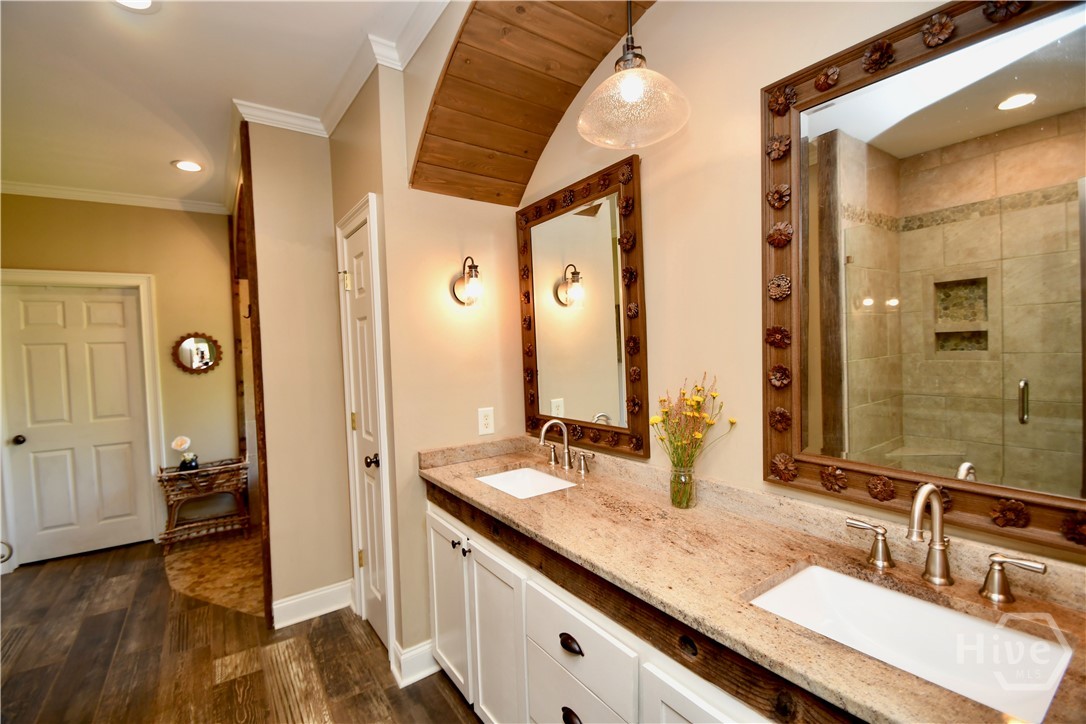 1160 Oaklake Terrace