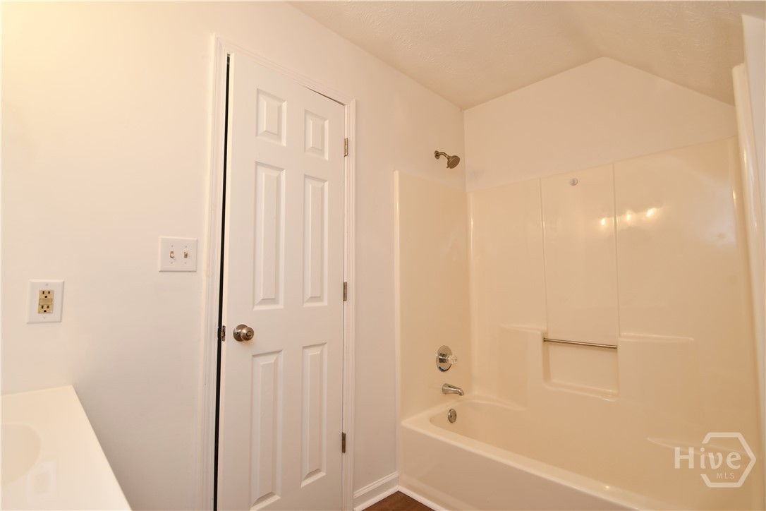 110 Thomas Trail