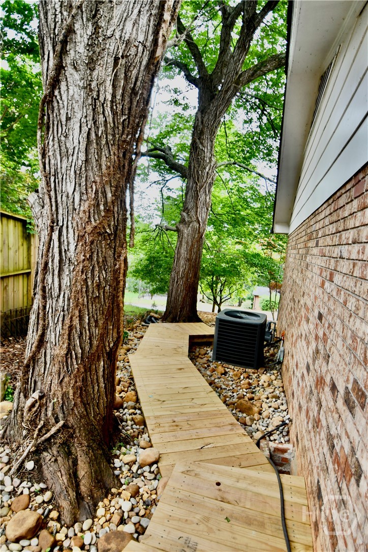 280 Valleybrook Drive