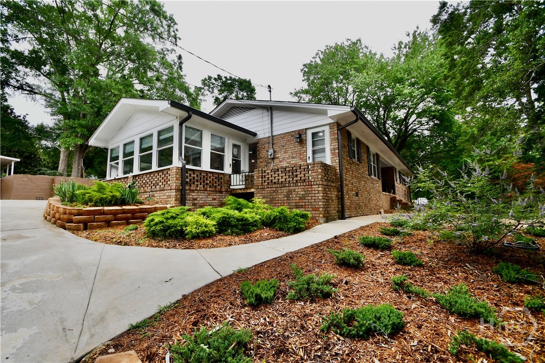 280 Valleybrook Drive