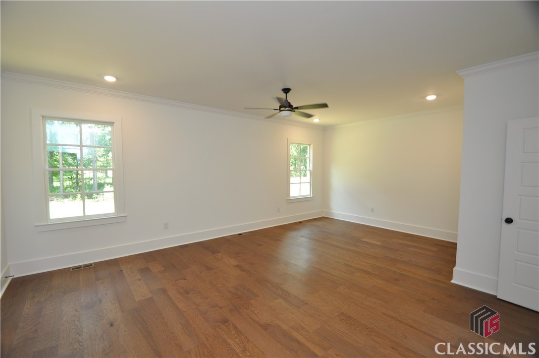 159 S Main St