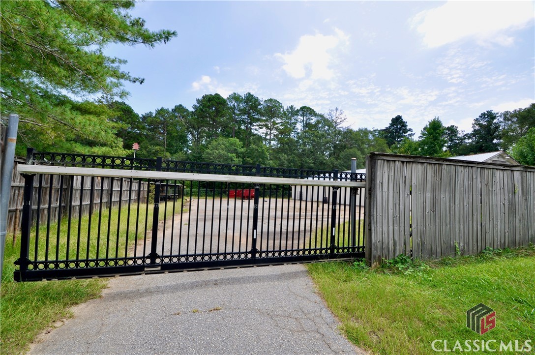 1250 Pete Dickens Road