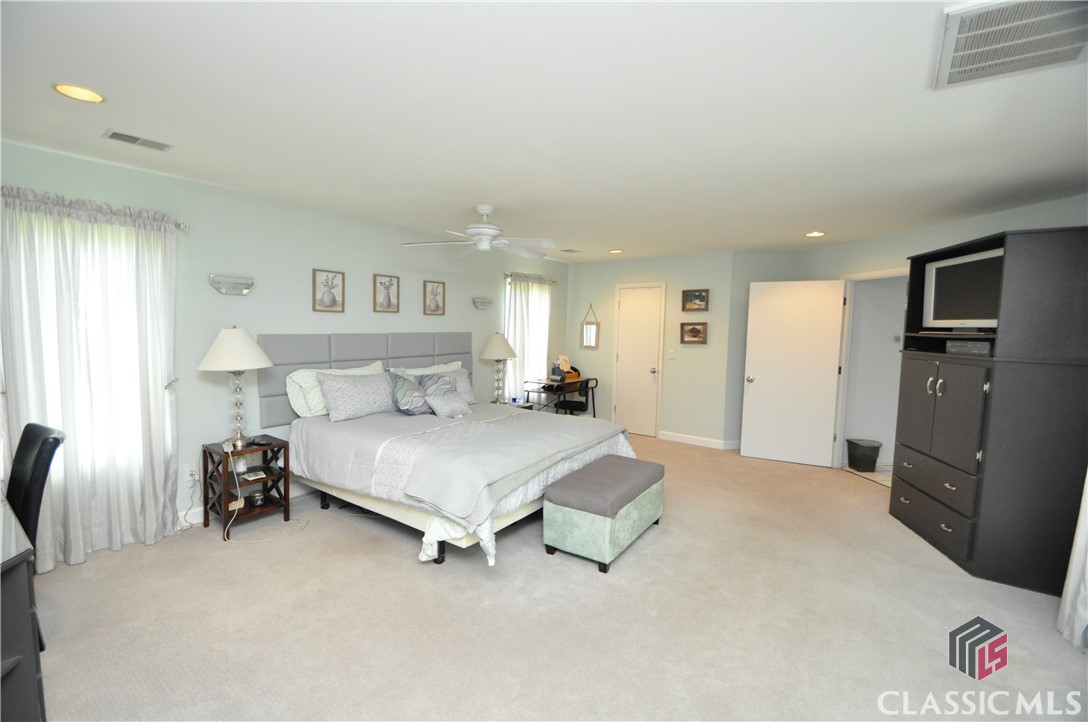 1250 Pete Dickens Road