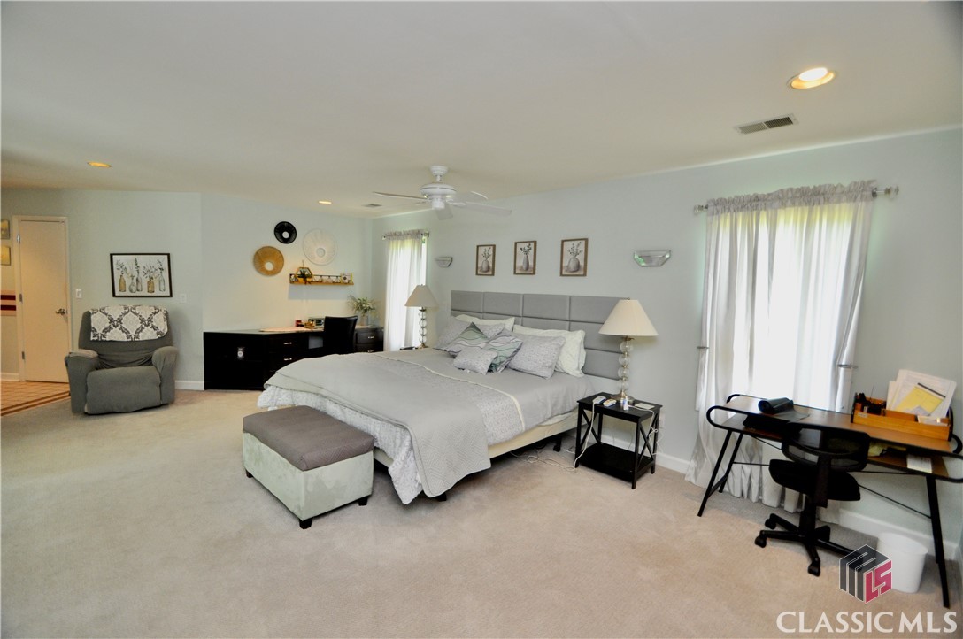 1250 Pete Dickens Road