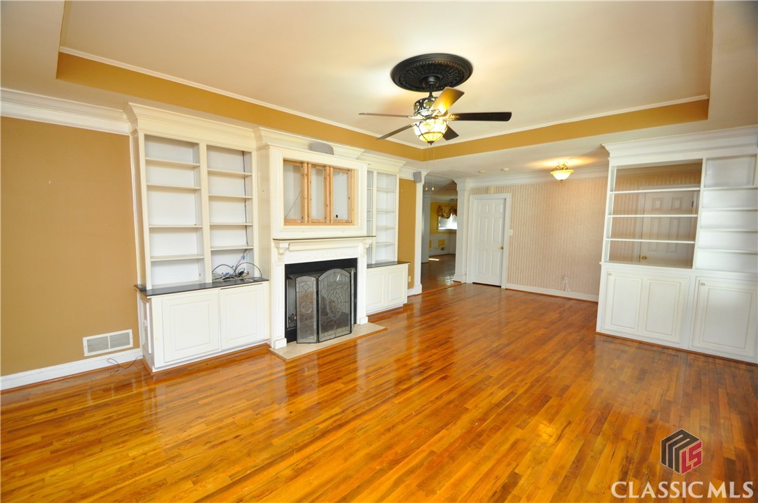 500 West Lake Drive
