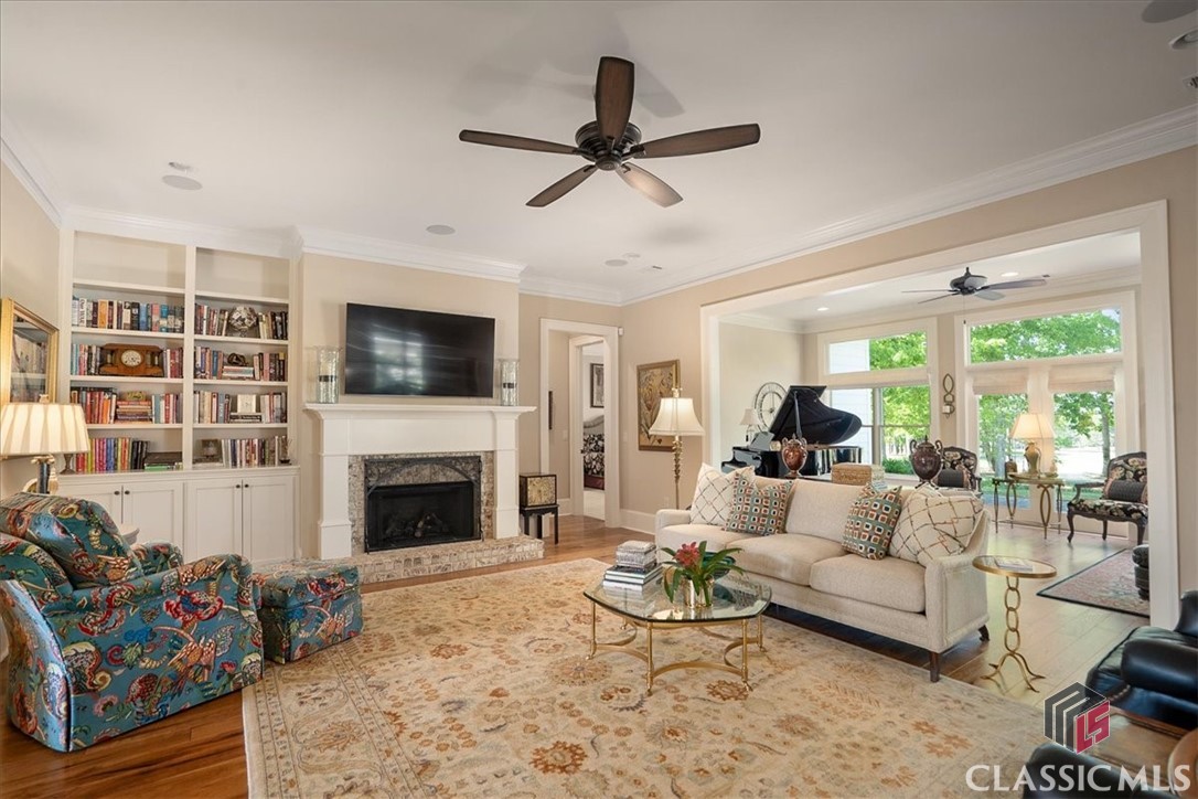2810 Kestrel Drive