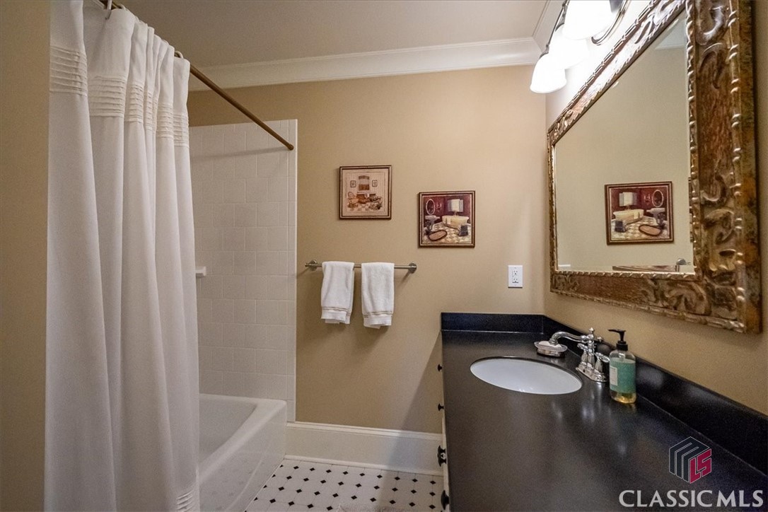 2481 Lakewood Manor Drive