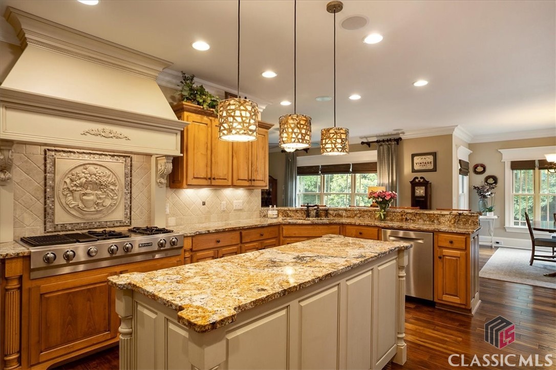2481 Lakewood Manor Drive