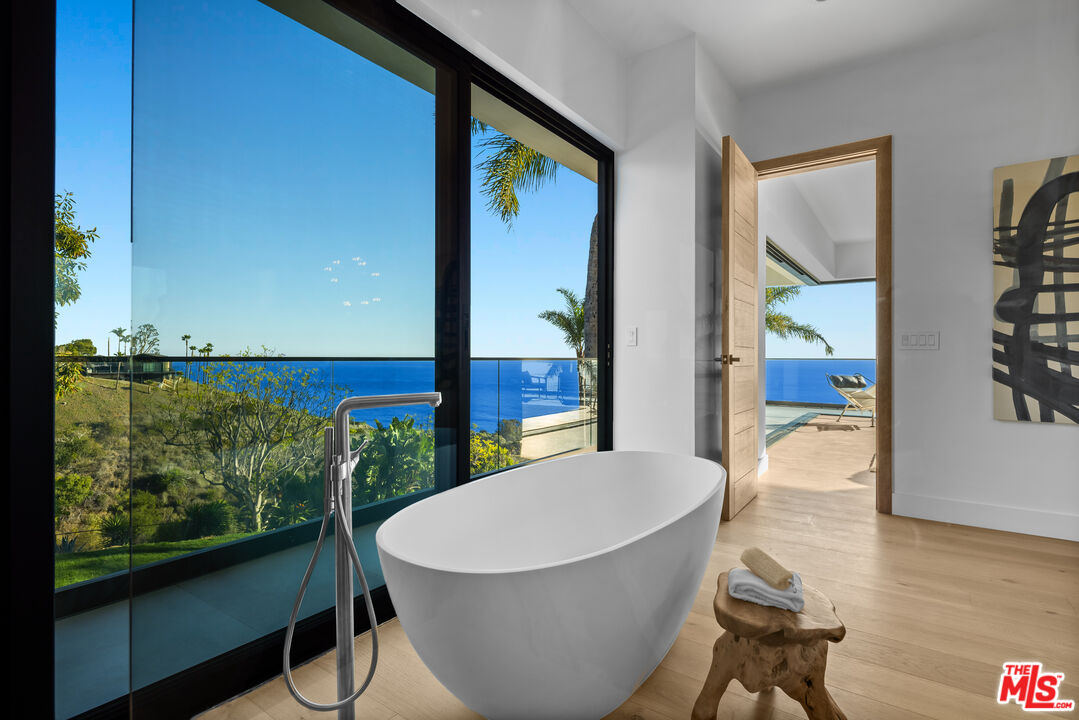 4732 Avenida Del Mar