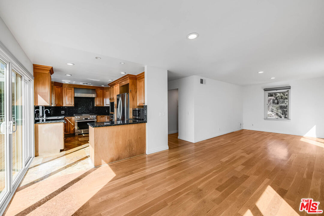 6457 Surfside Way