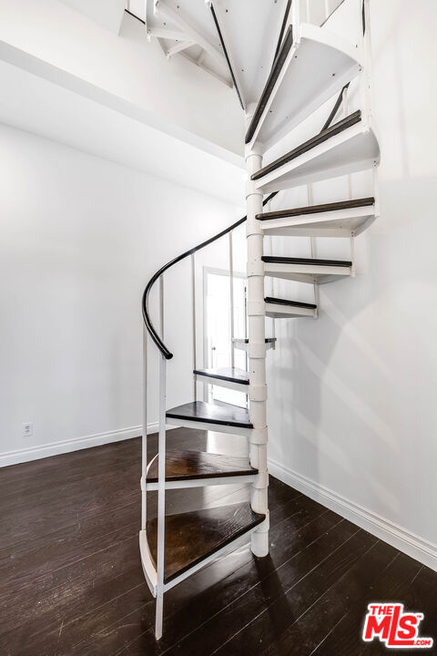 6457 Surfside Way