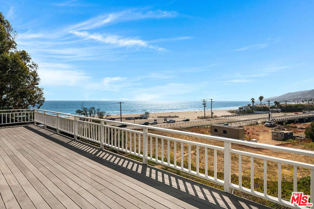 6457 Surfside Way