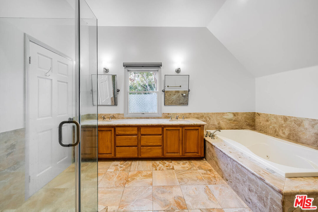 6457 Surfside Way