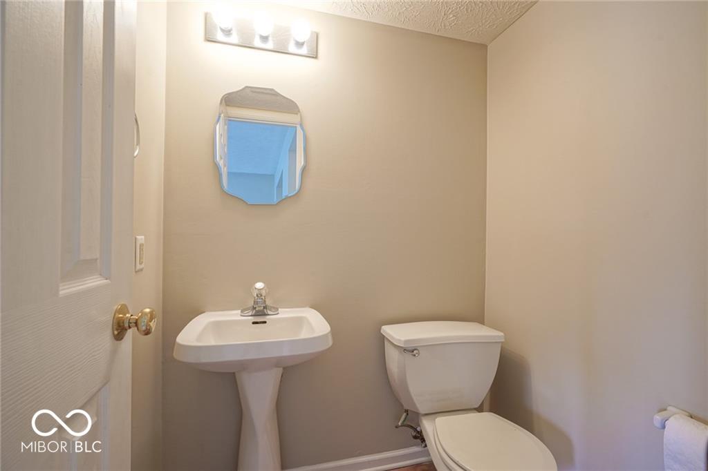 14931 Silver Thorne Way