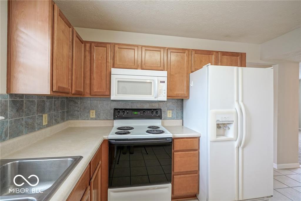 14931 Silver Thorne Way