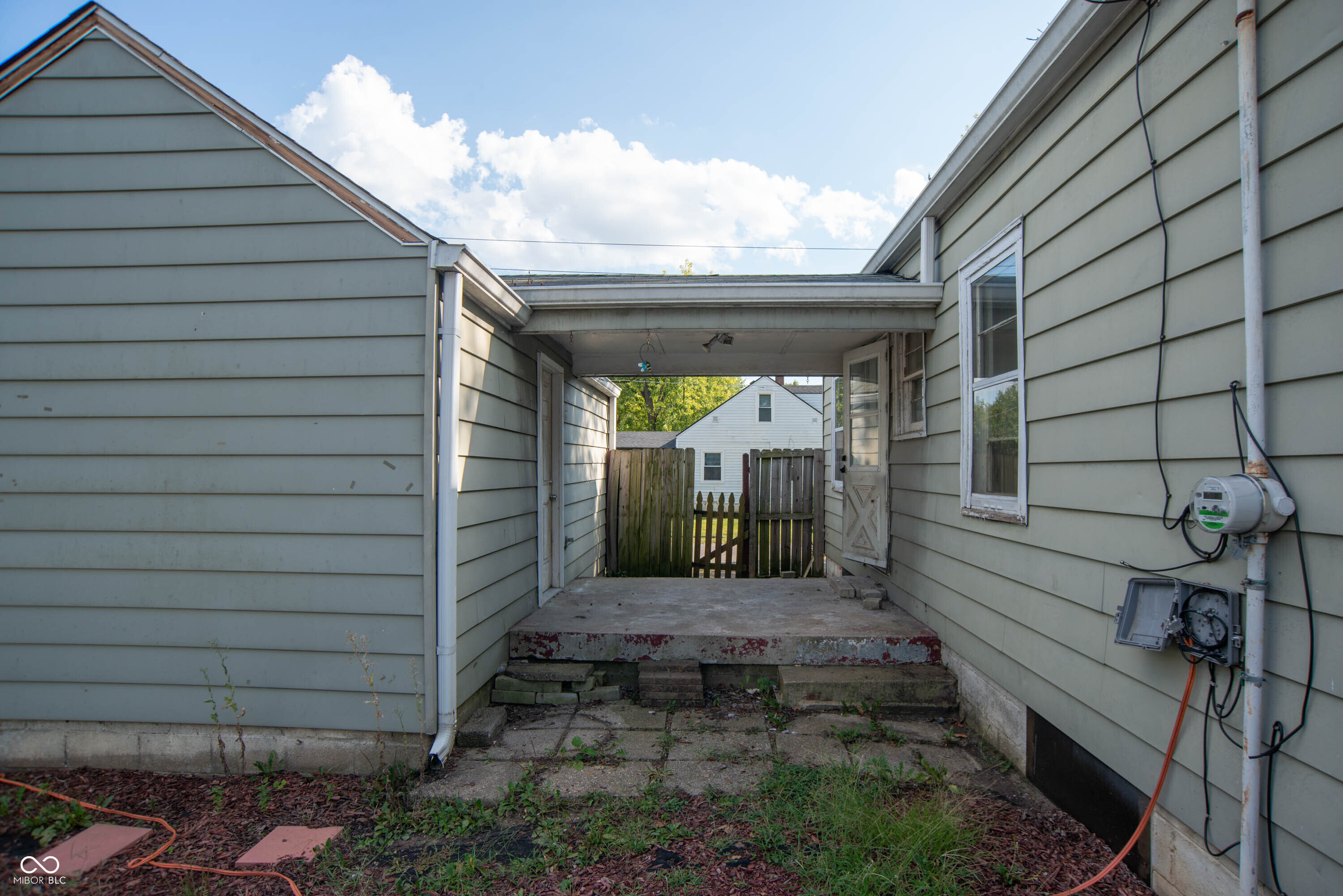 2001 Glenridge Drive