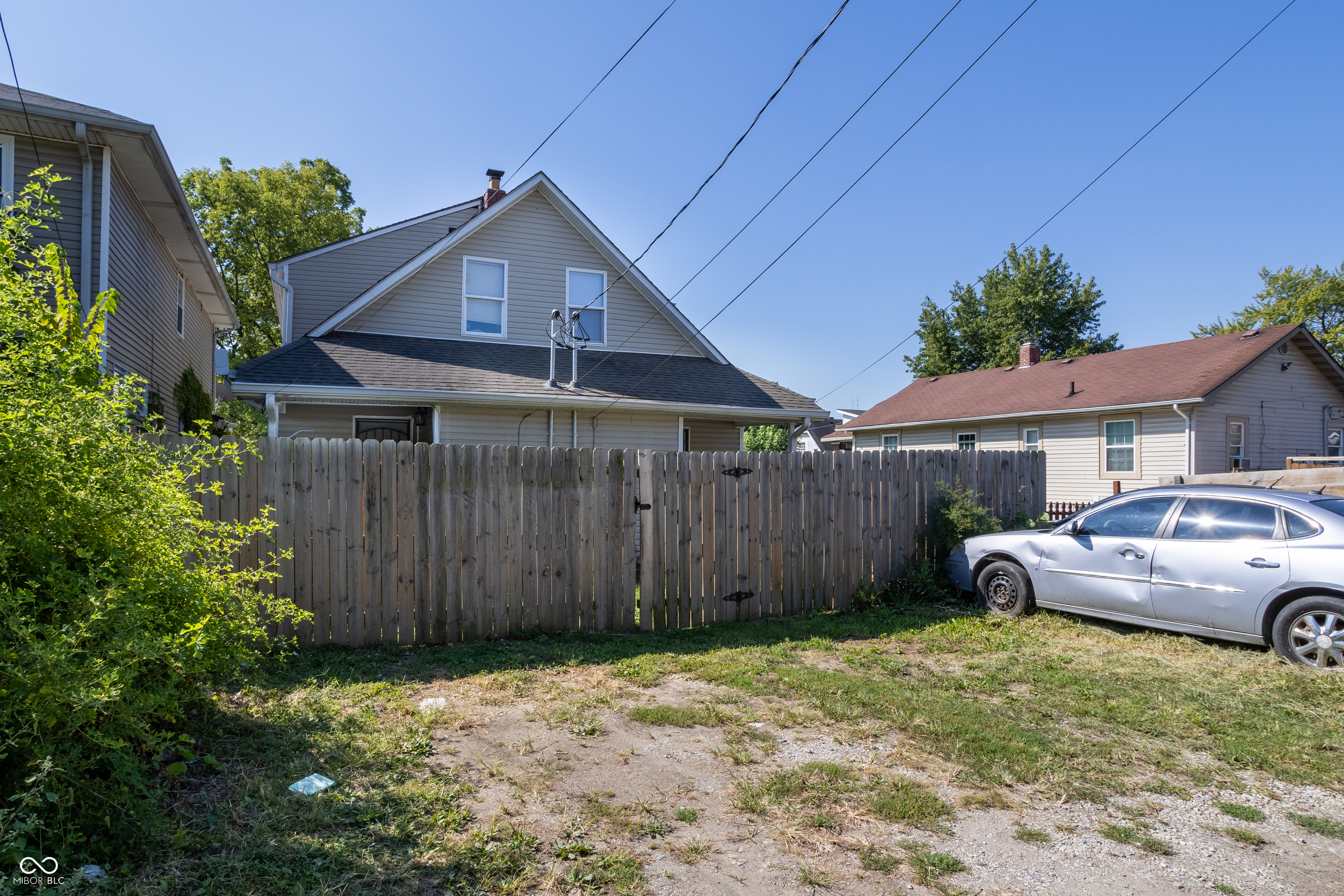2610-2612 E North Street
