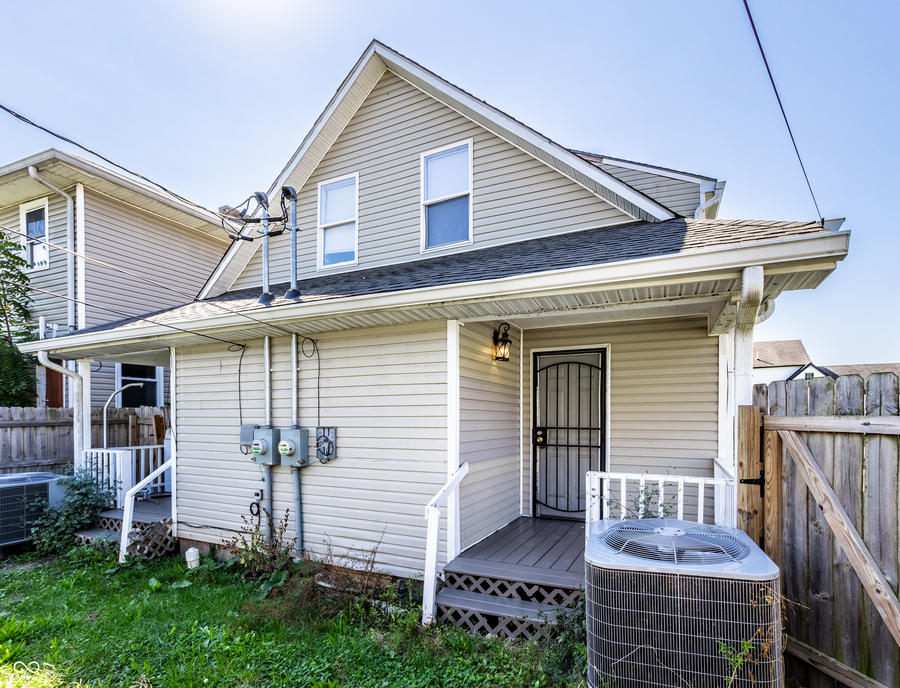2610-2612 E North Street