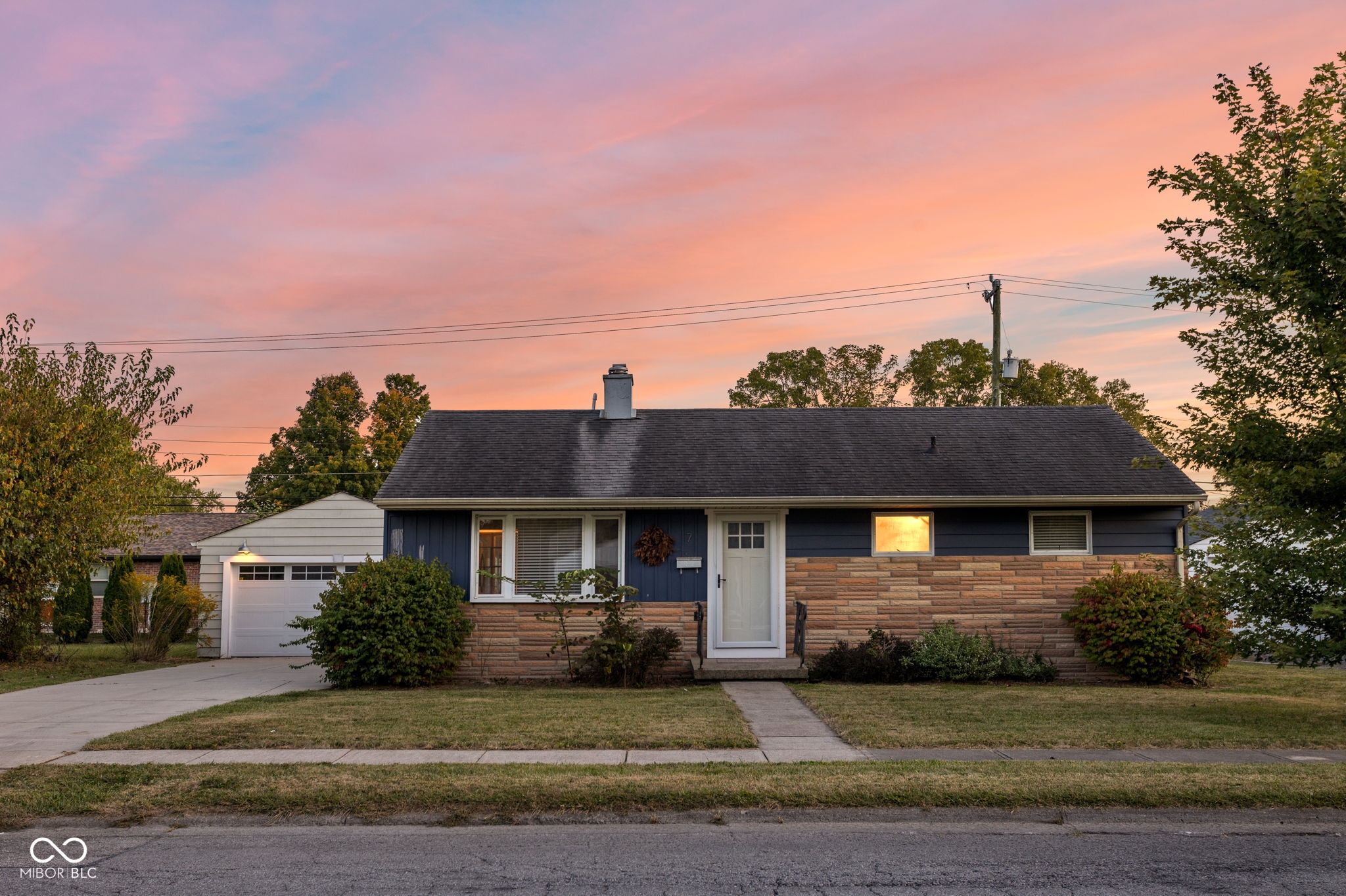 7 W William Drive