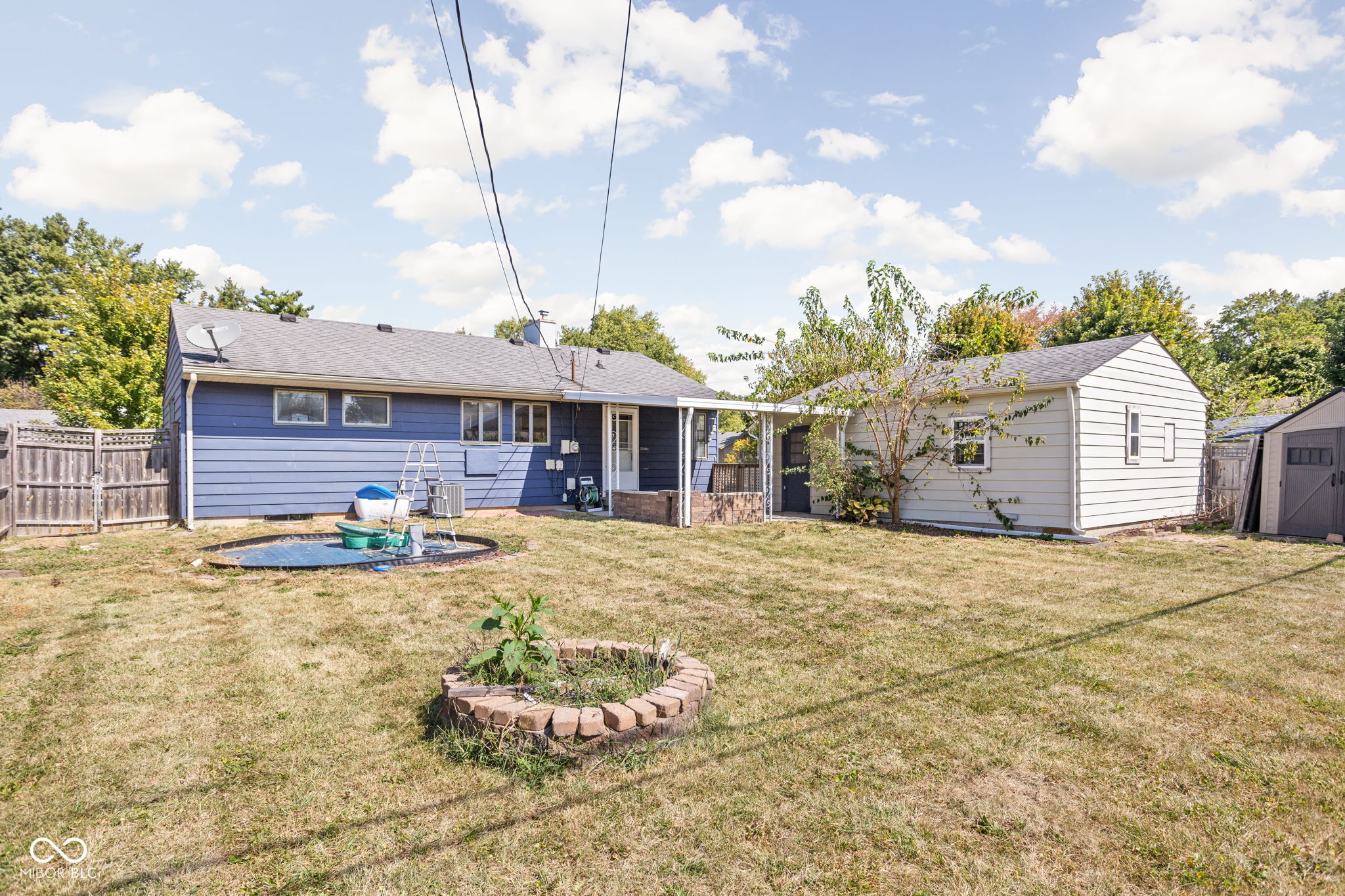 7 W William Drive
