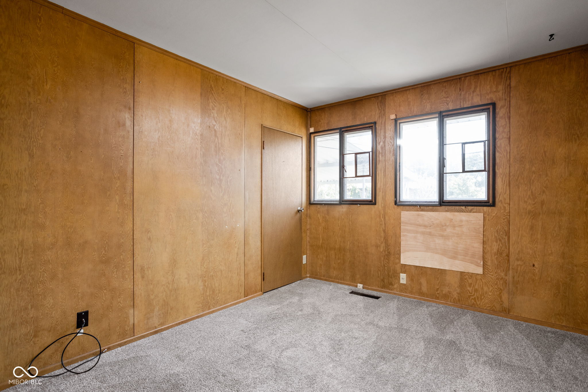 7 W William Drive