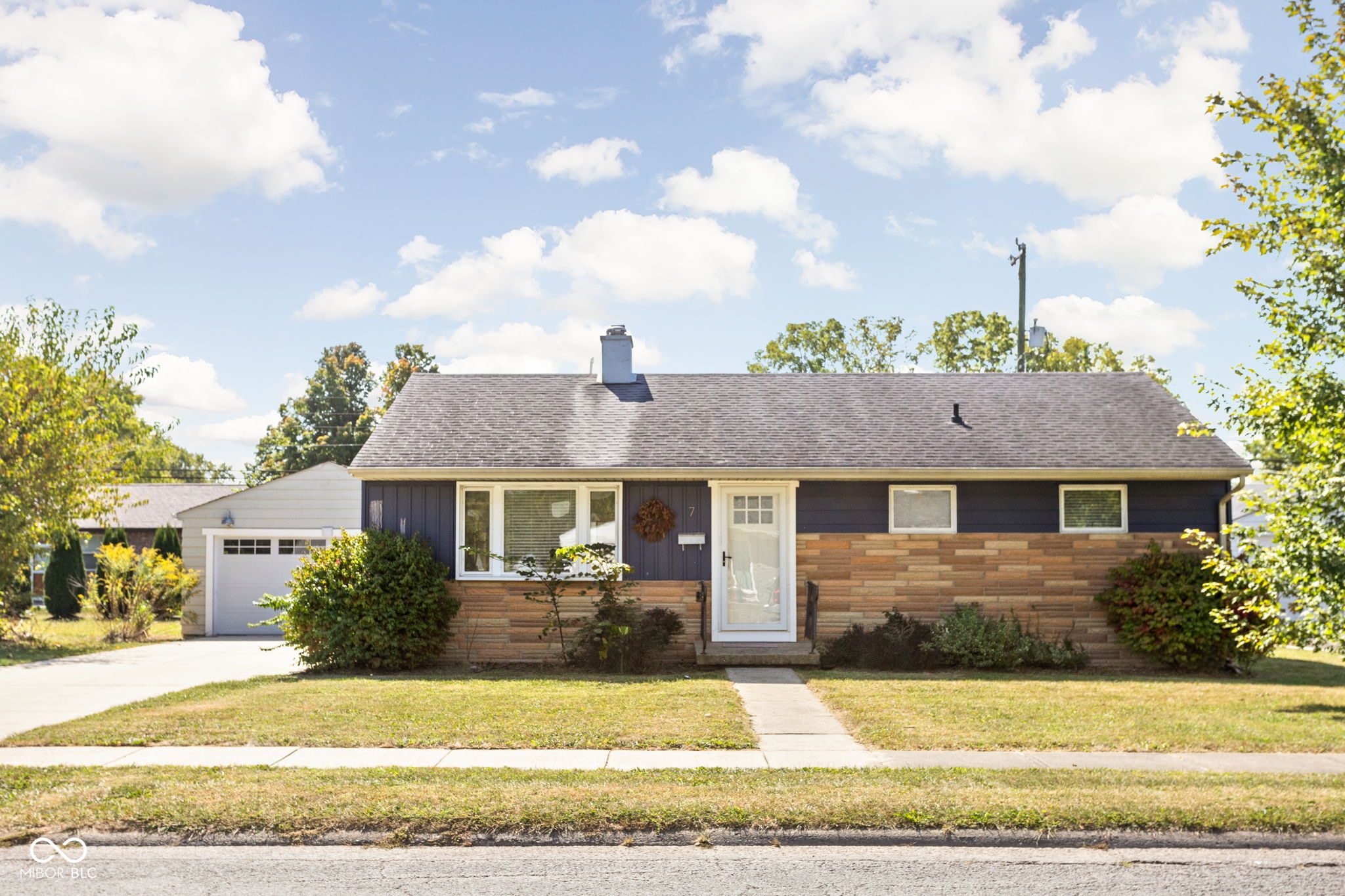 7 W William Drive