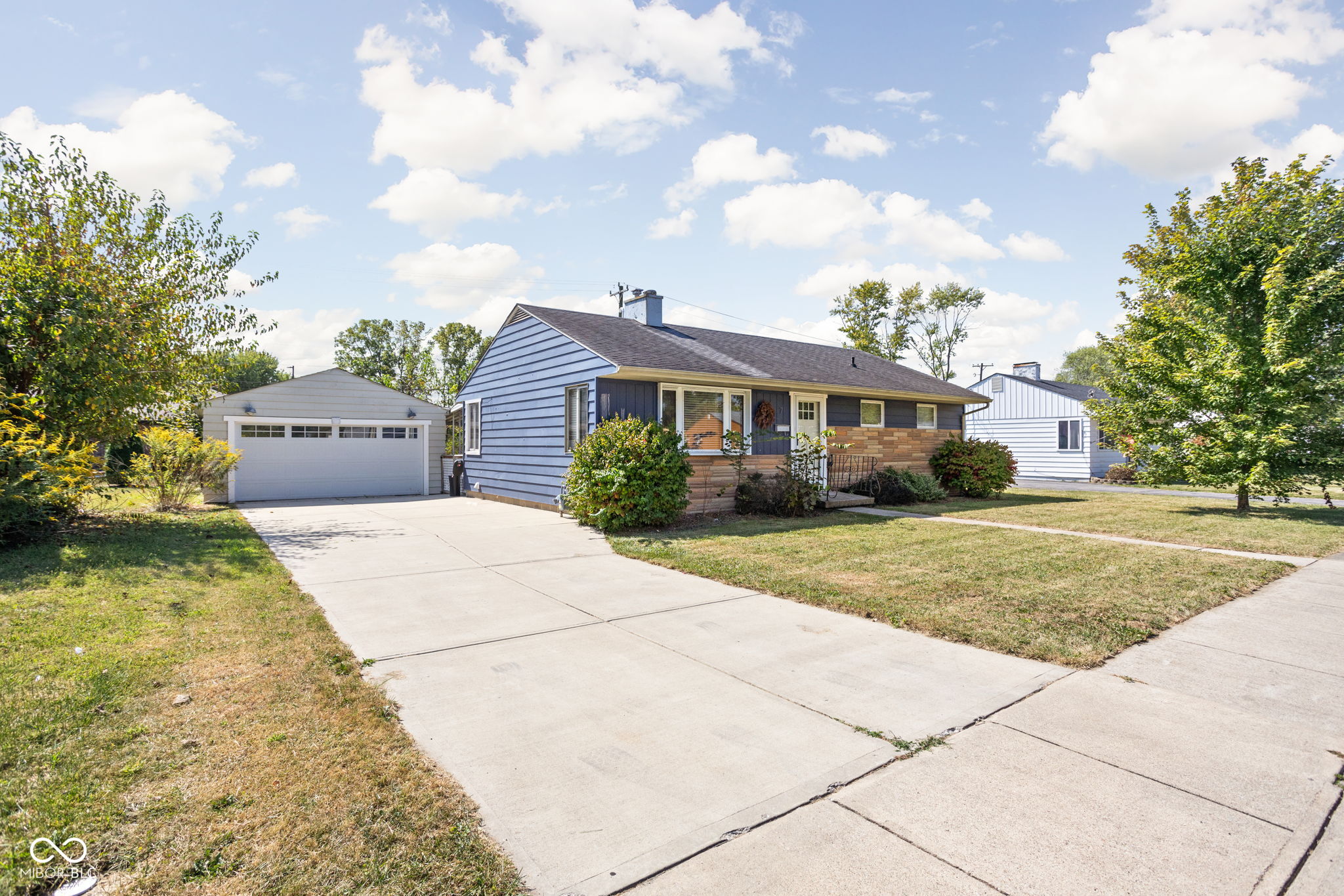7 W William Drive