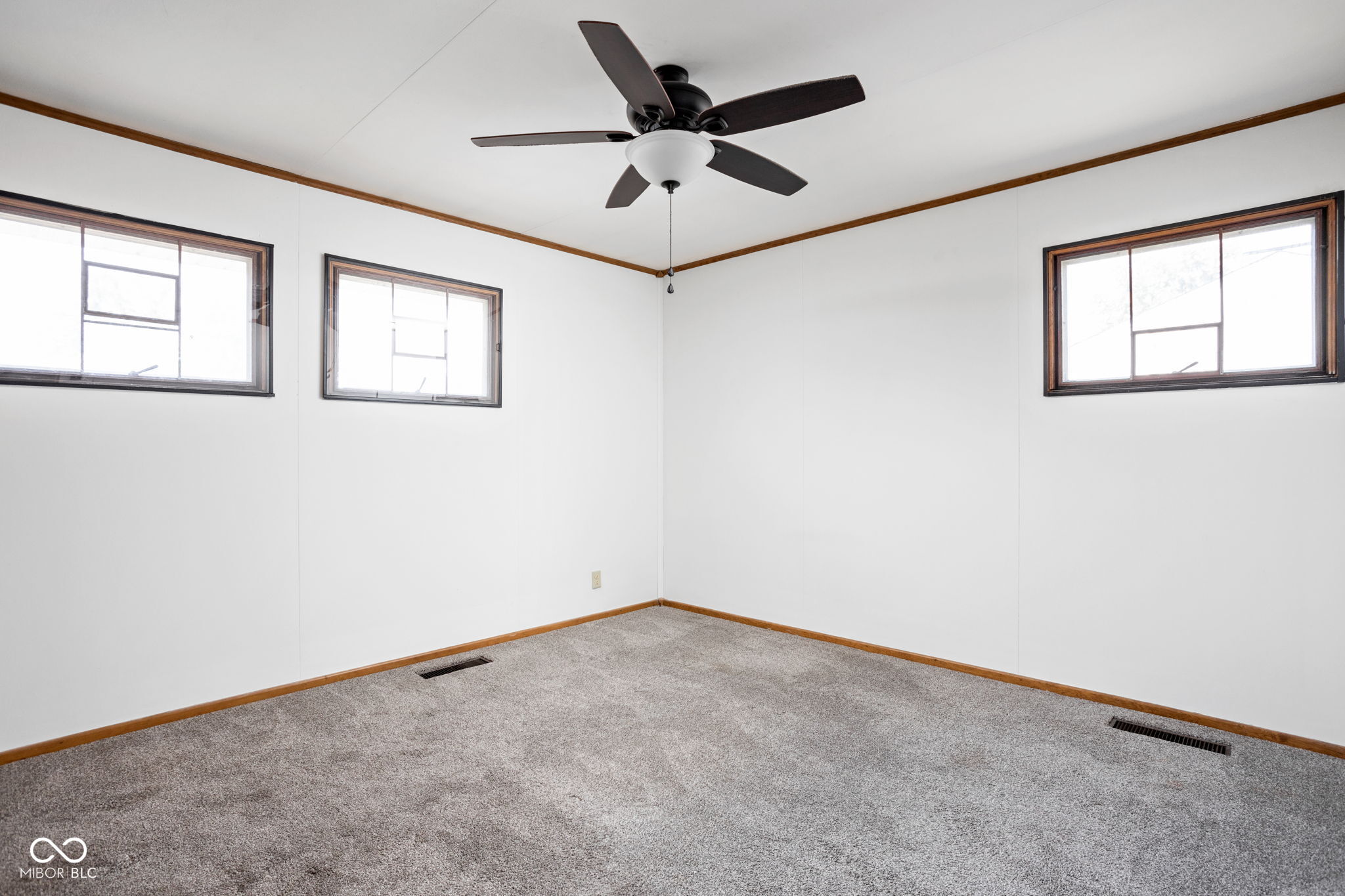 7 W William Drive