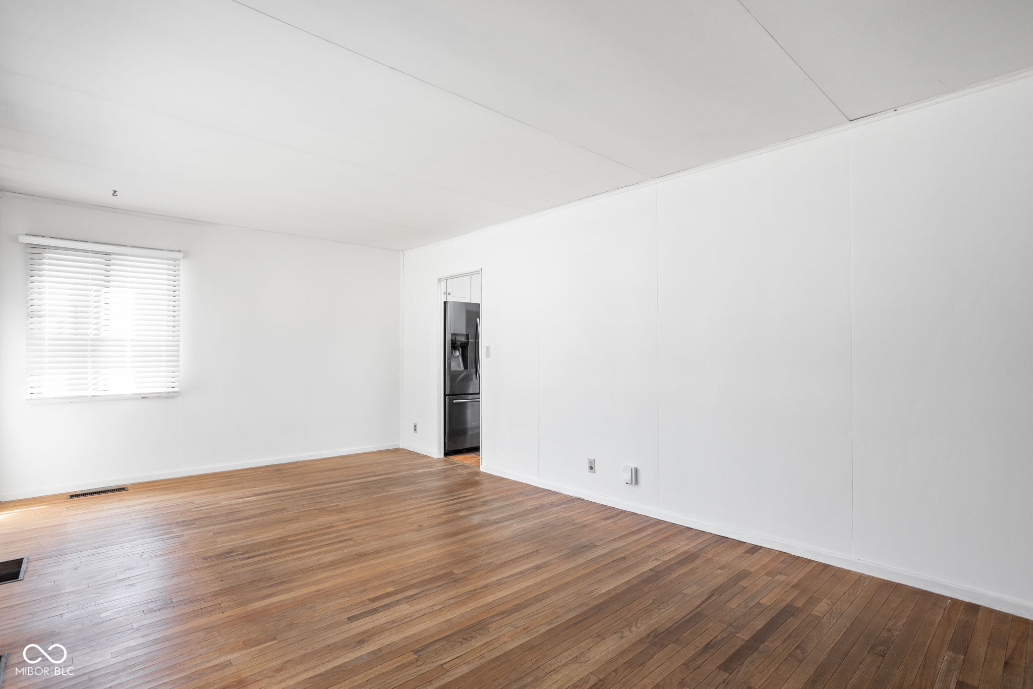 7 W William Drive