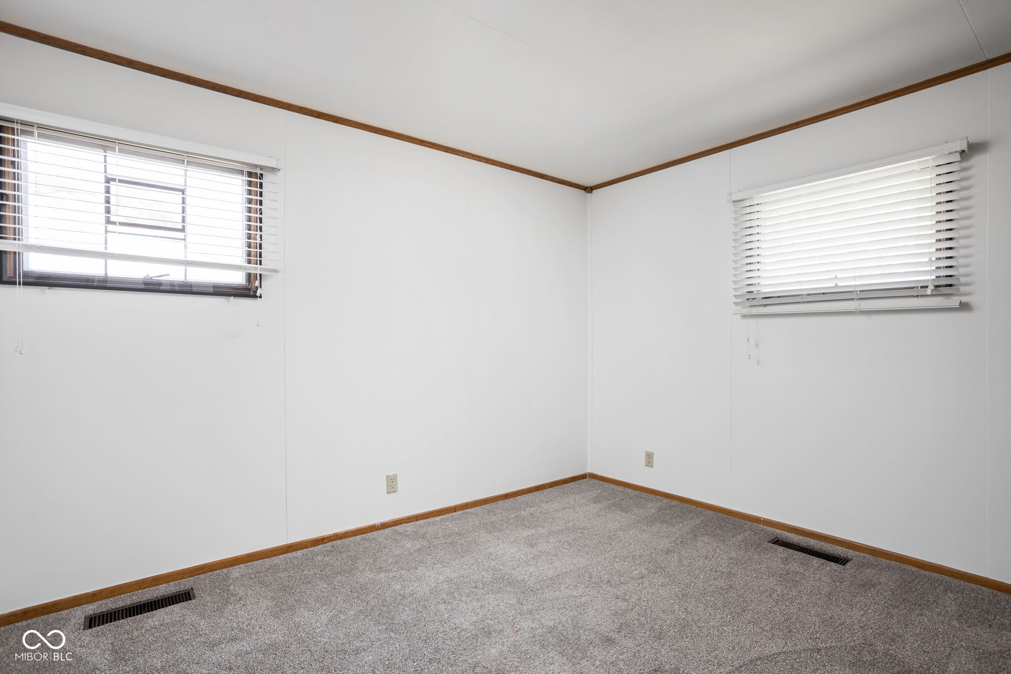 7 W William Drive