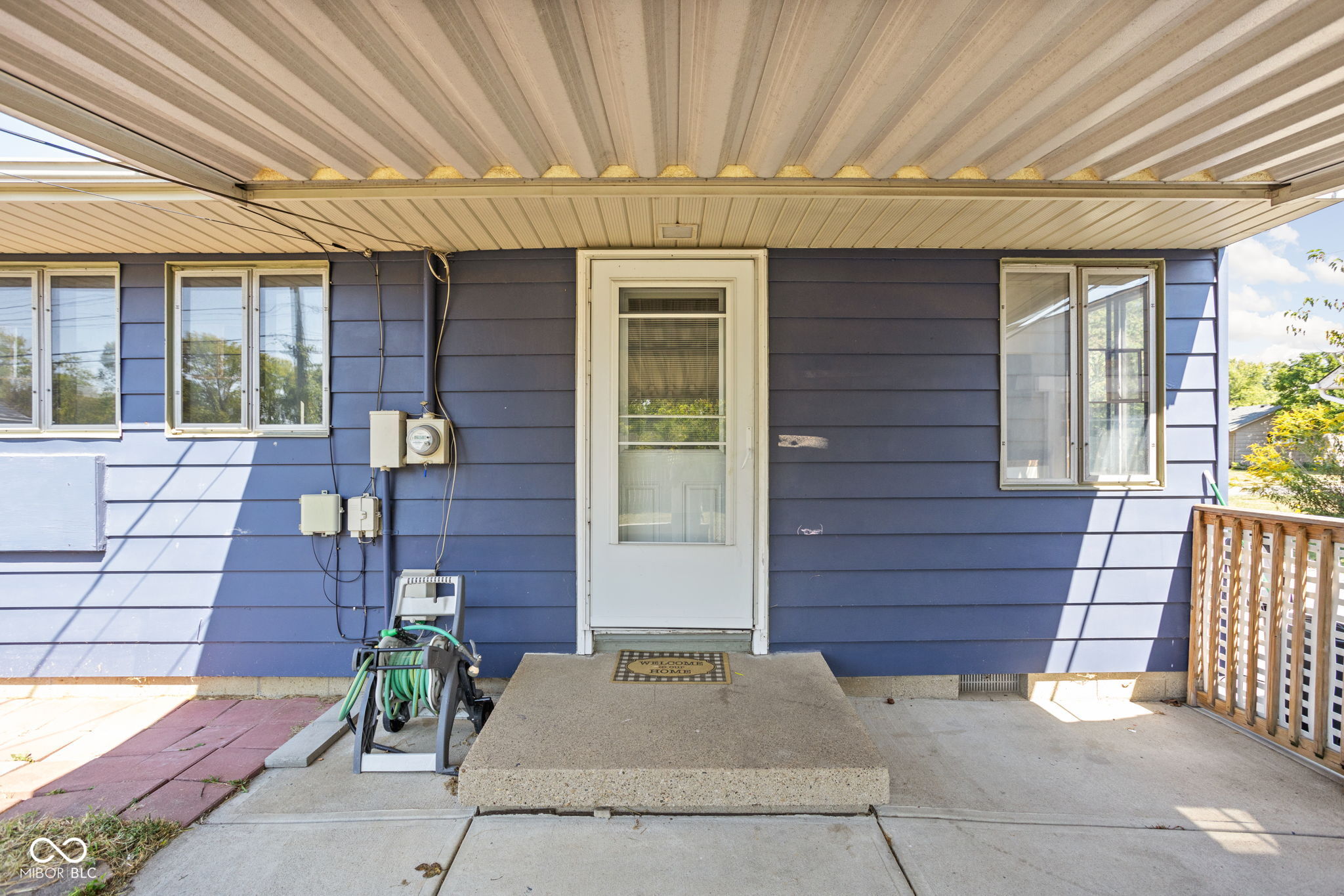 7 W William Drive