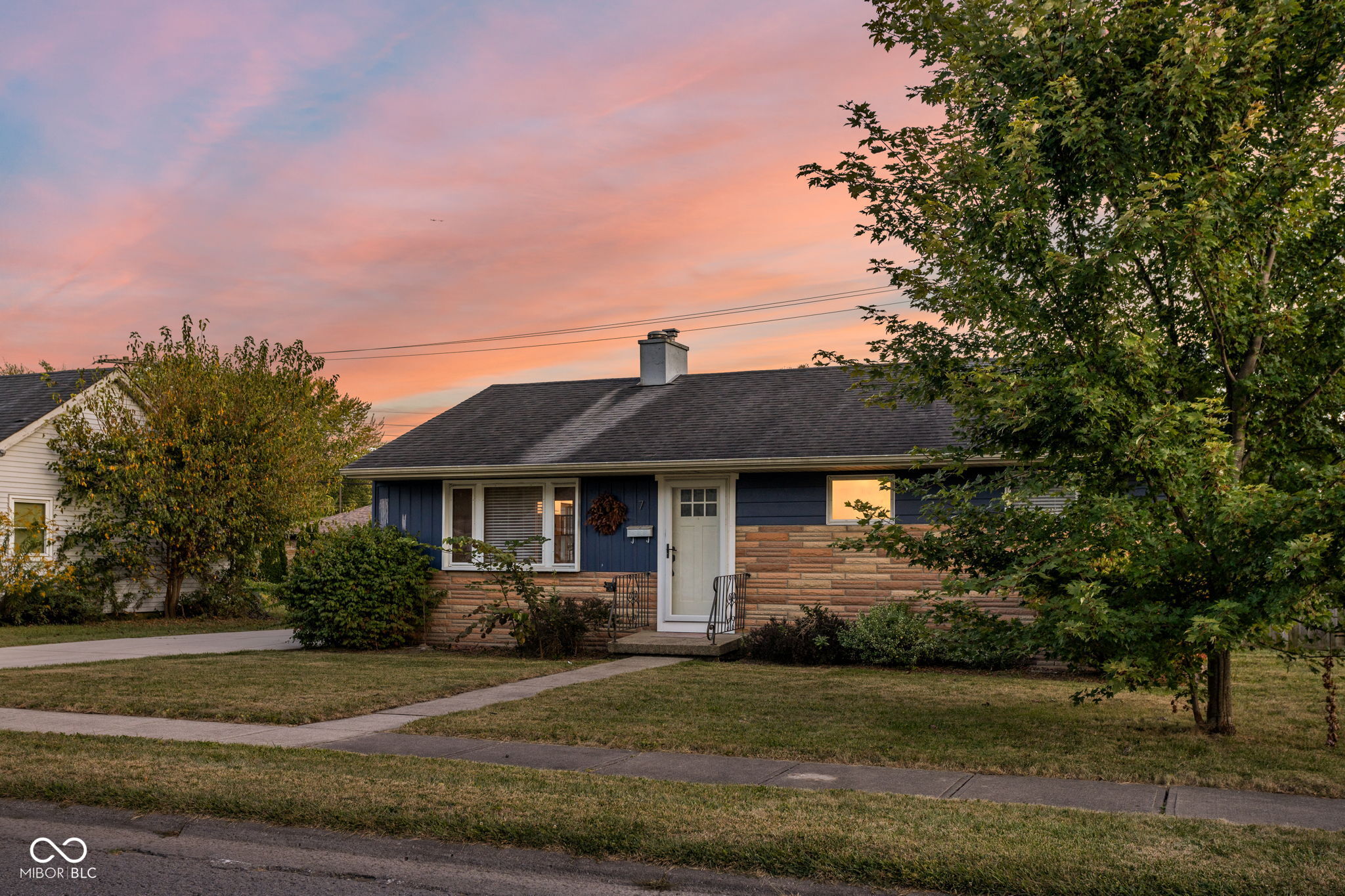 7 W William Drive