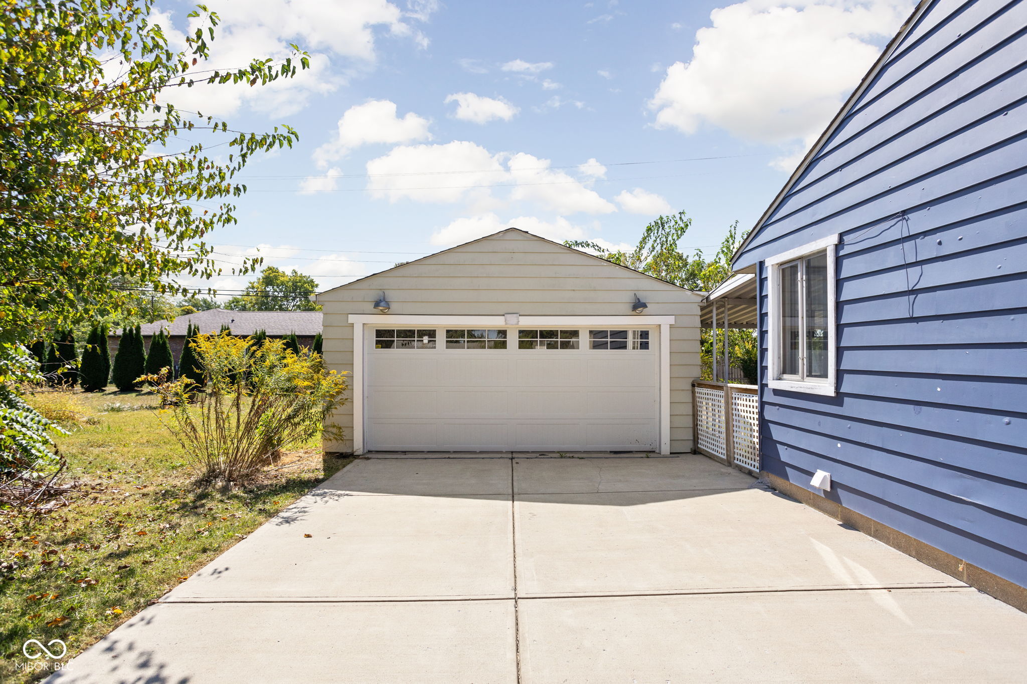 7 W William Drive
