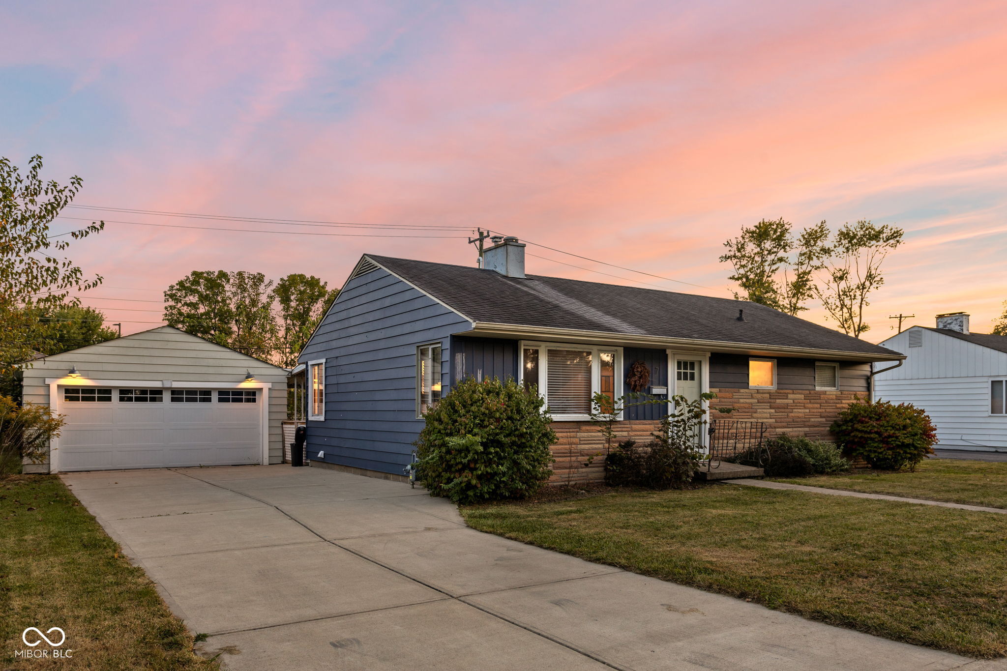 7 W William Drive