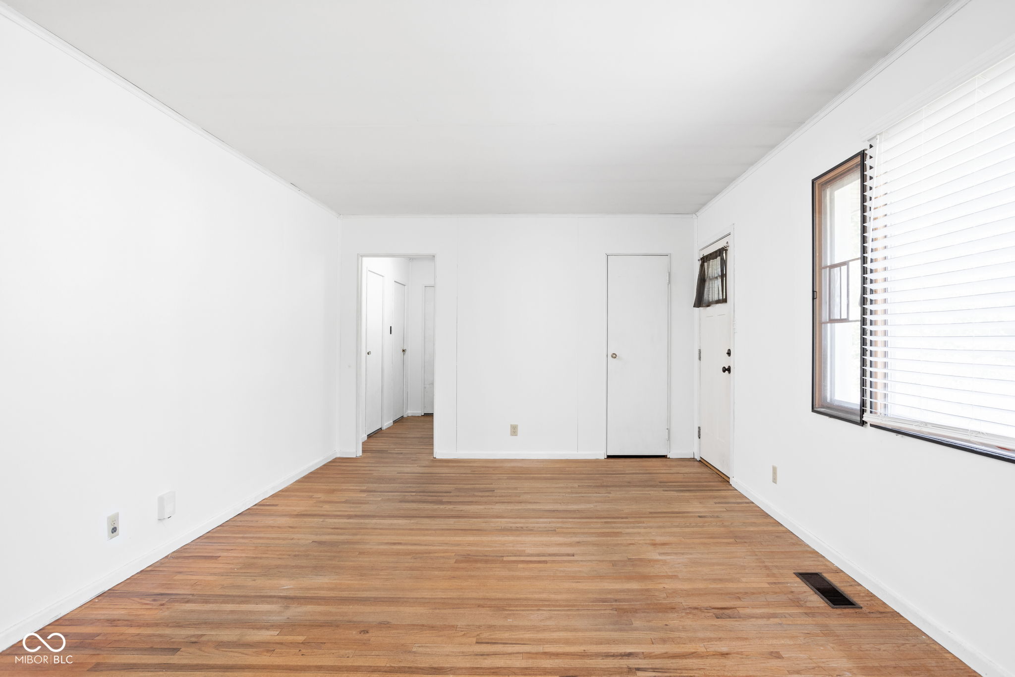 7 W William Drive
