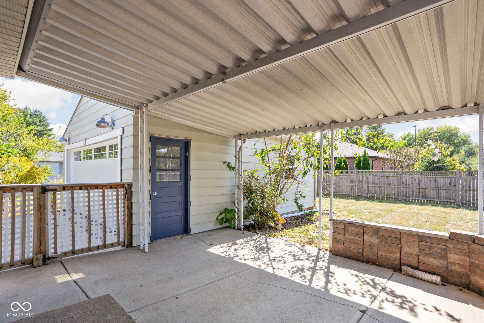 7 W William Drive