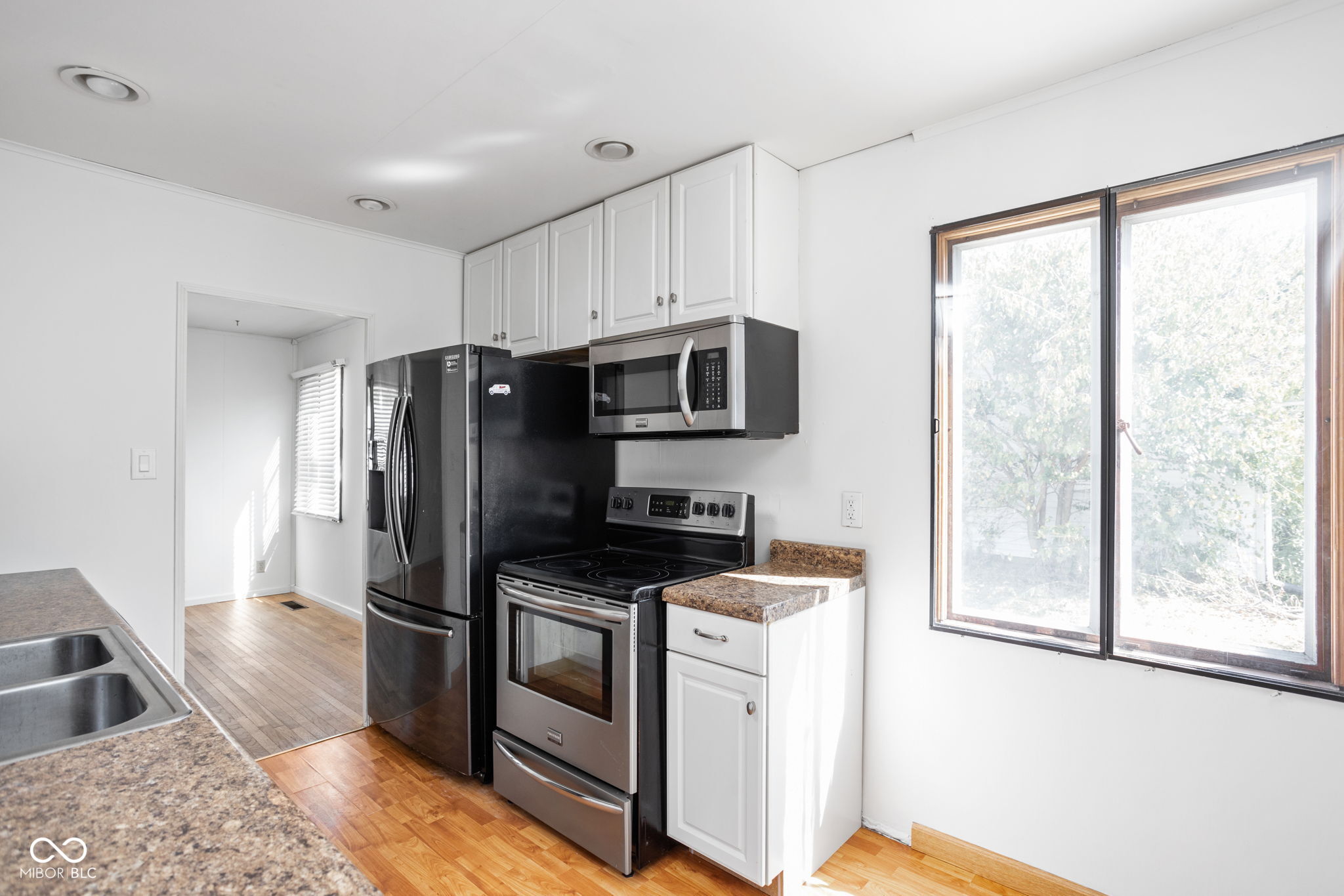 7 W William Drive
