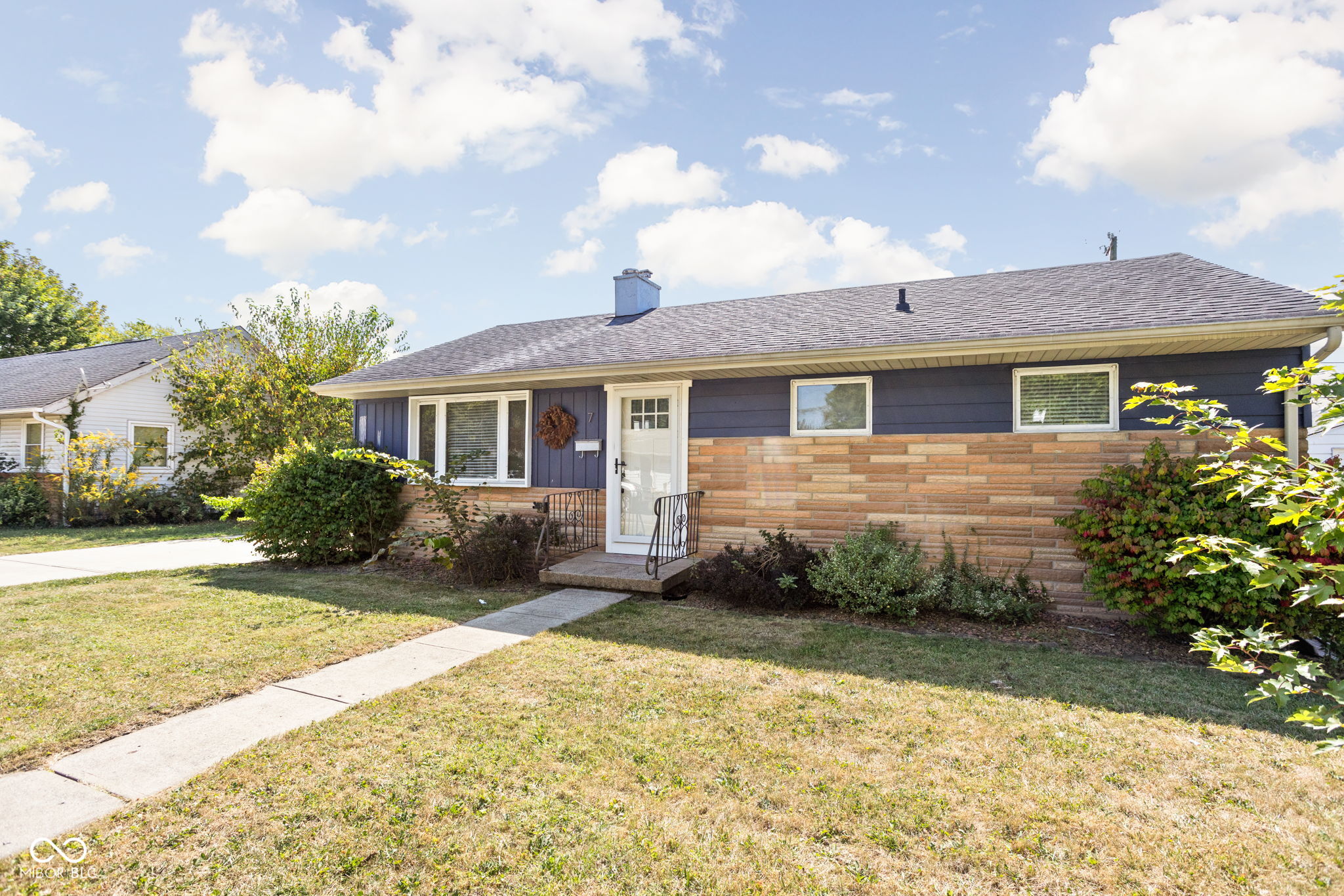 7 W William Drive