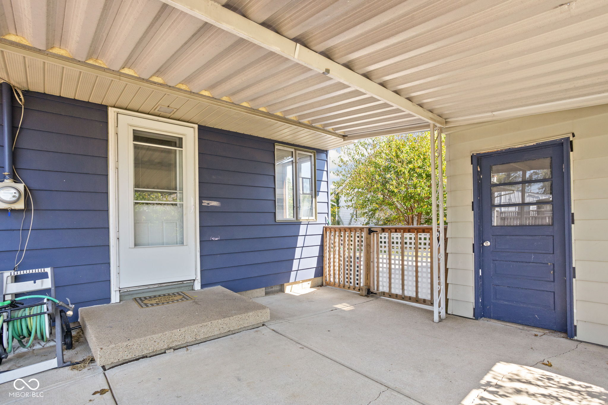 7 W William Drive