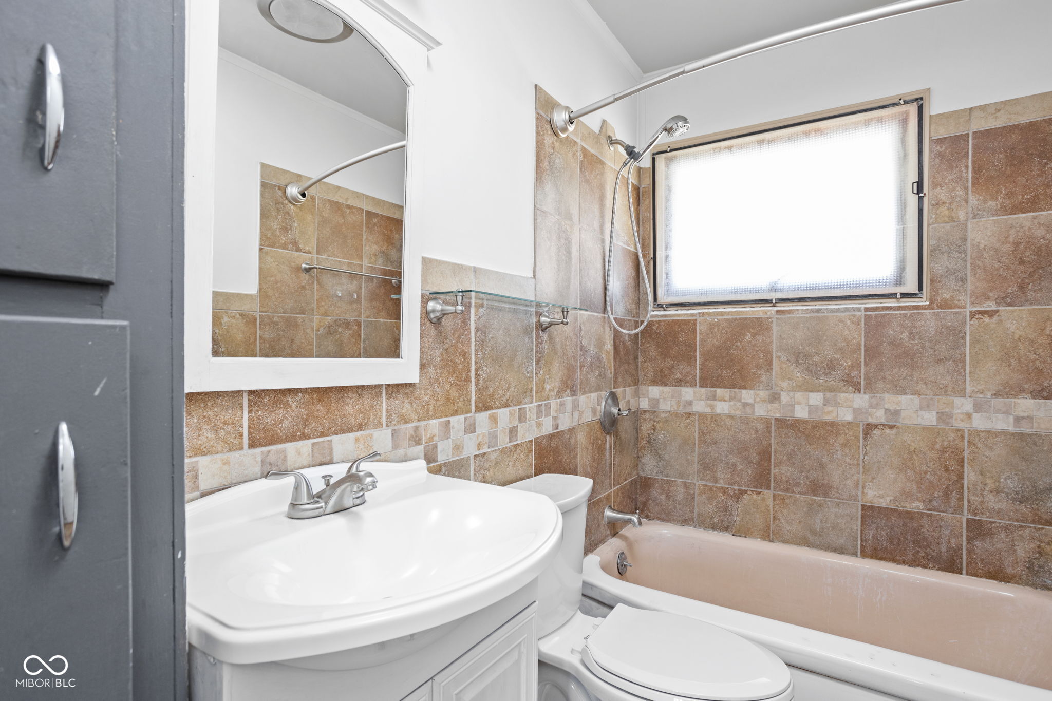 7 W William Drive