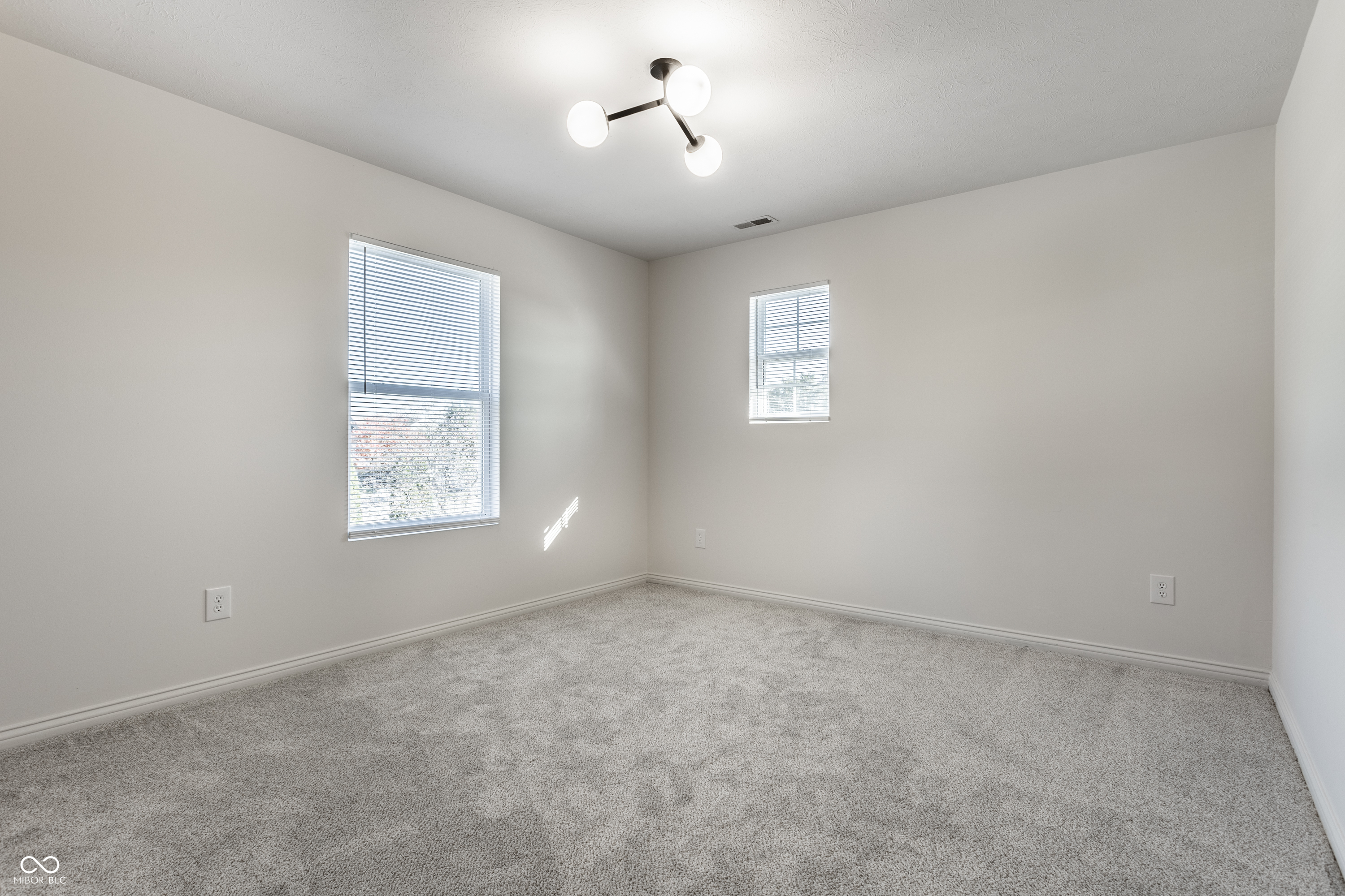 1084 Northcliffe Drive