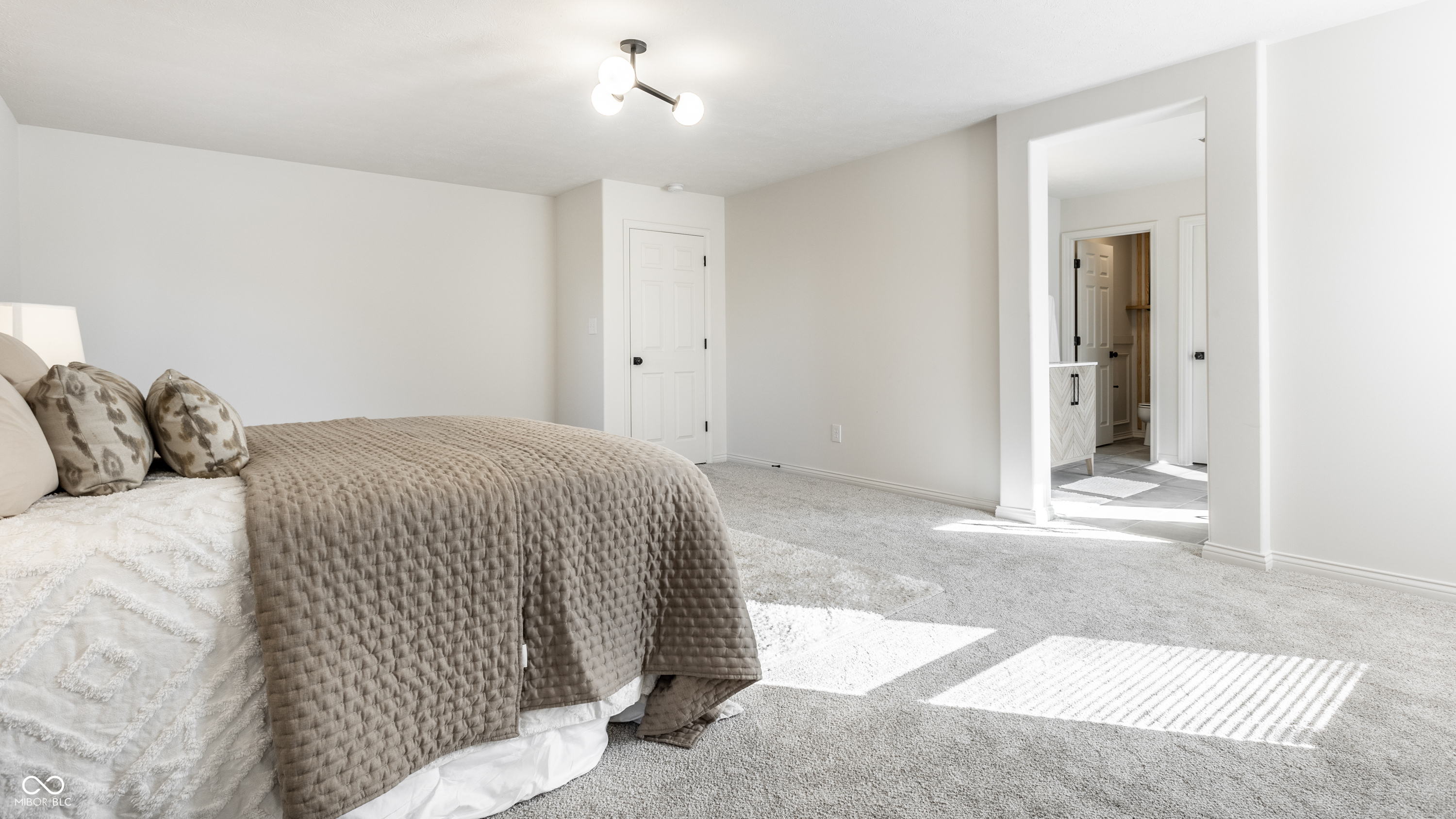 1084 Northcliffe Drive