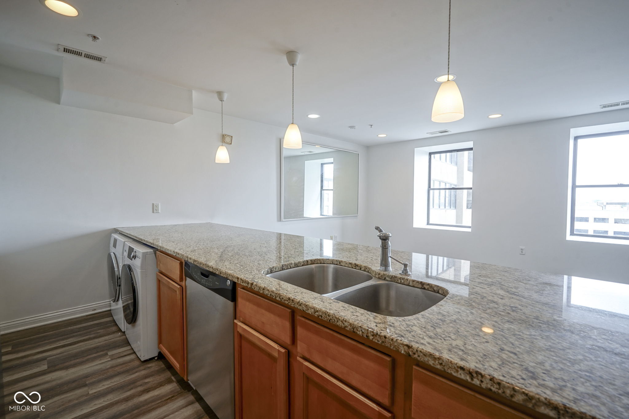 350 N Meridian Street Unit: 505