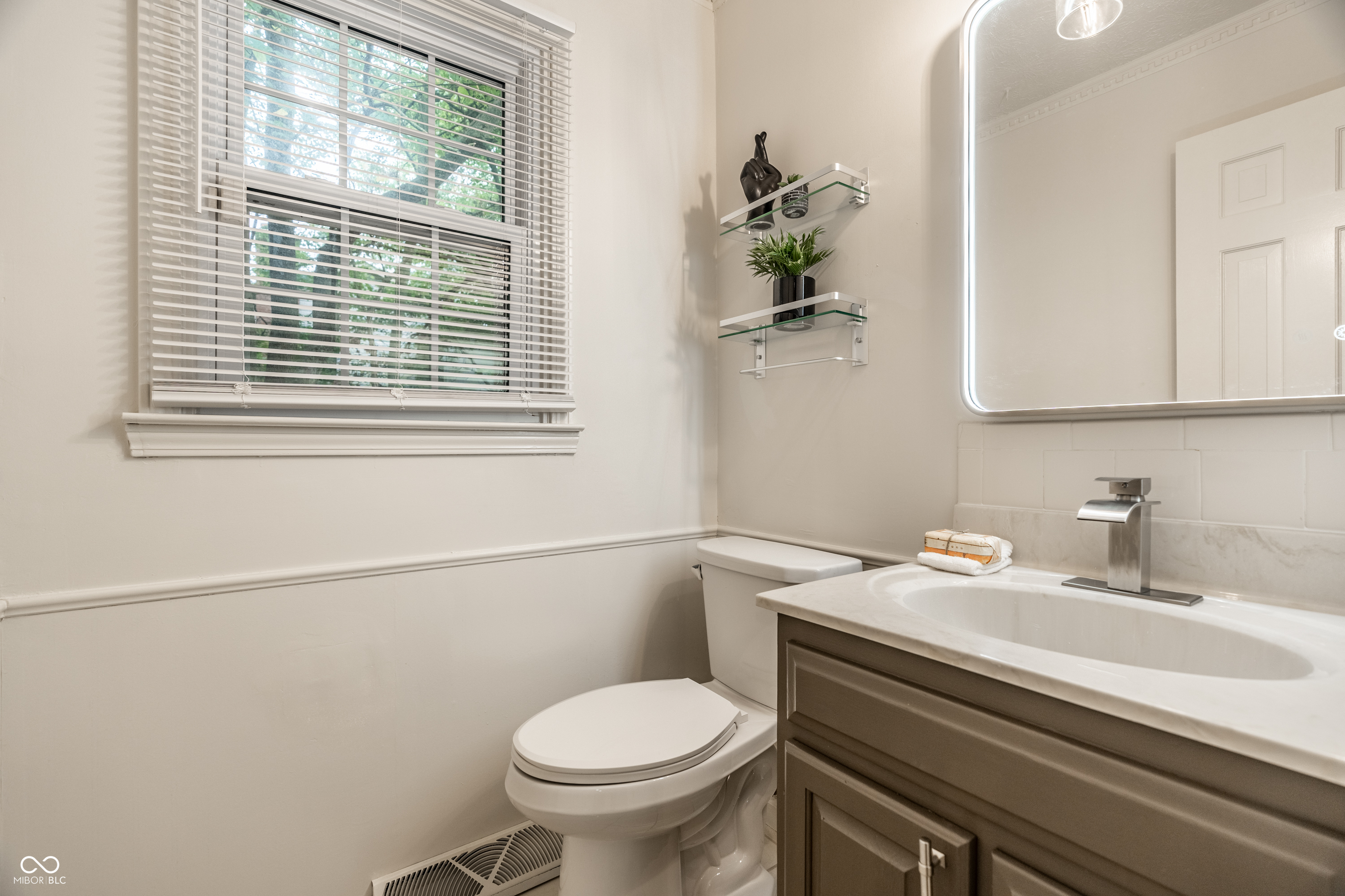 8729 Chapel Glen Drive