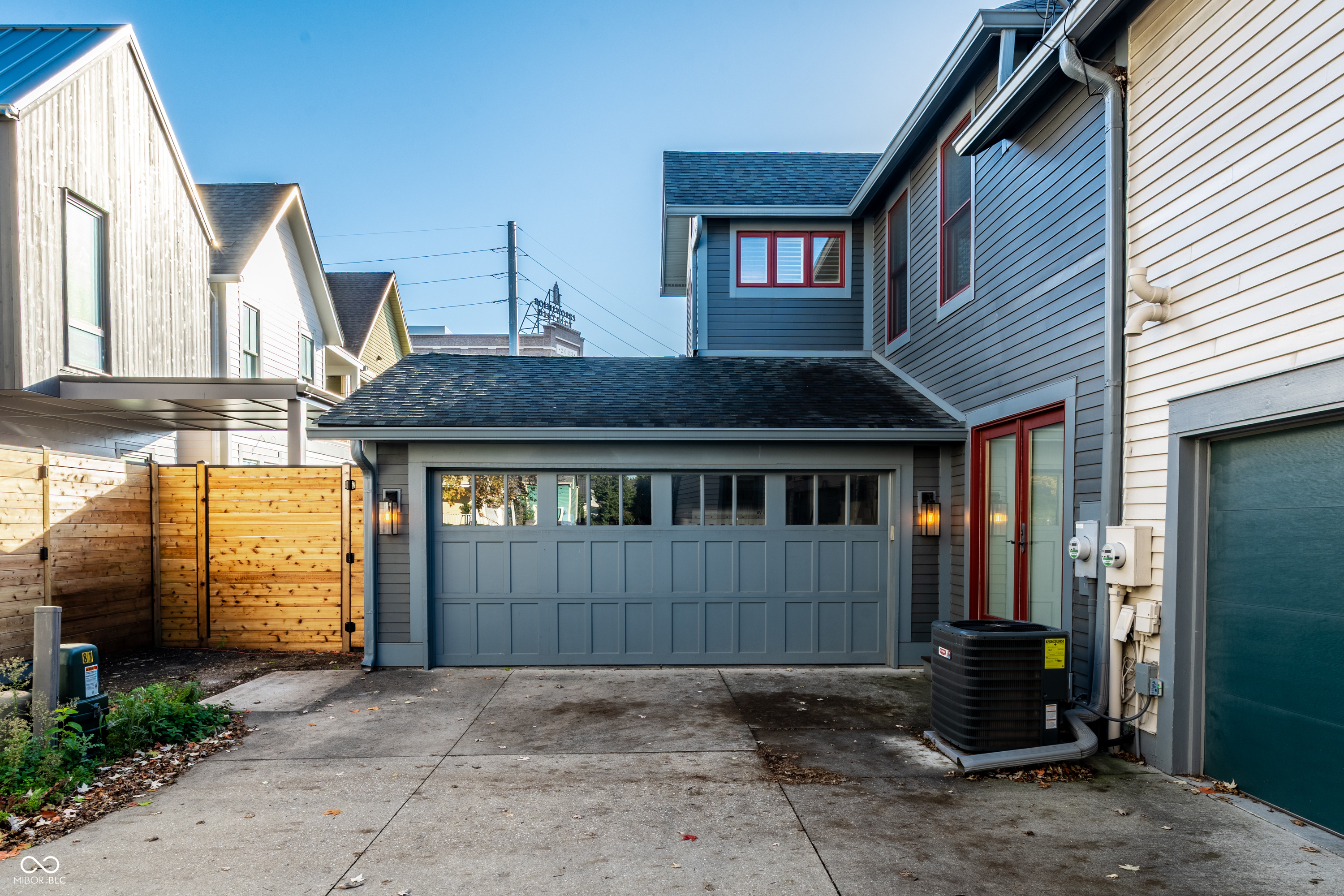 648 E Saint Clair Street