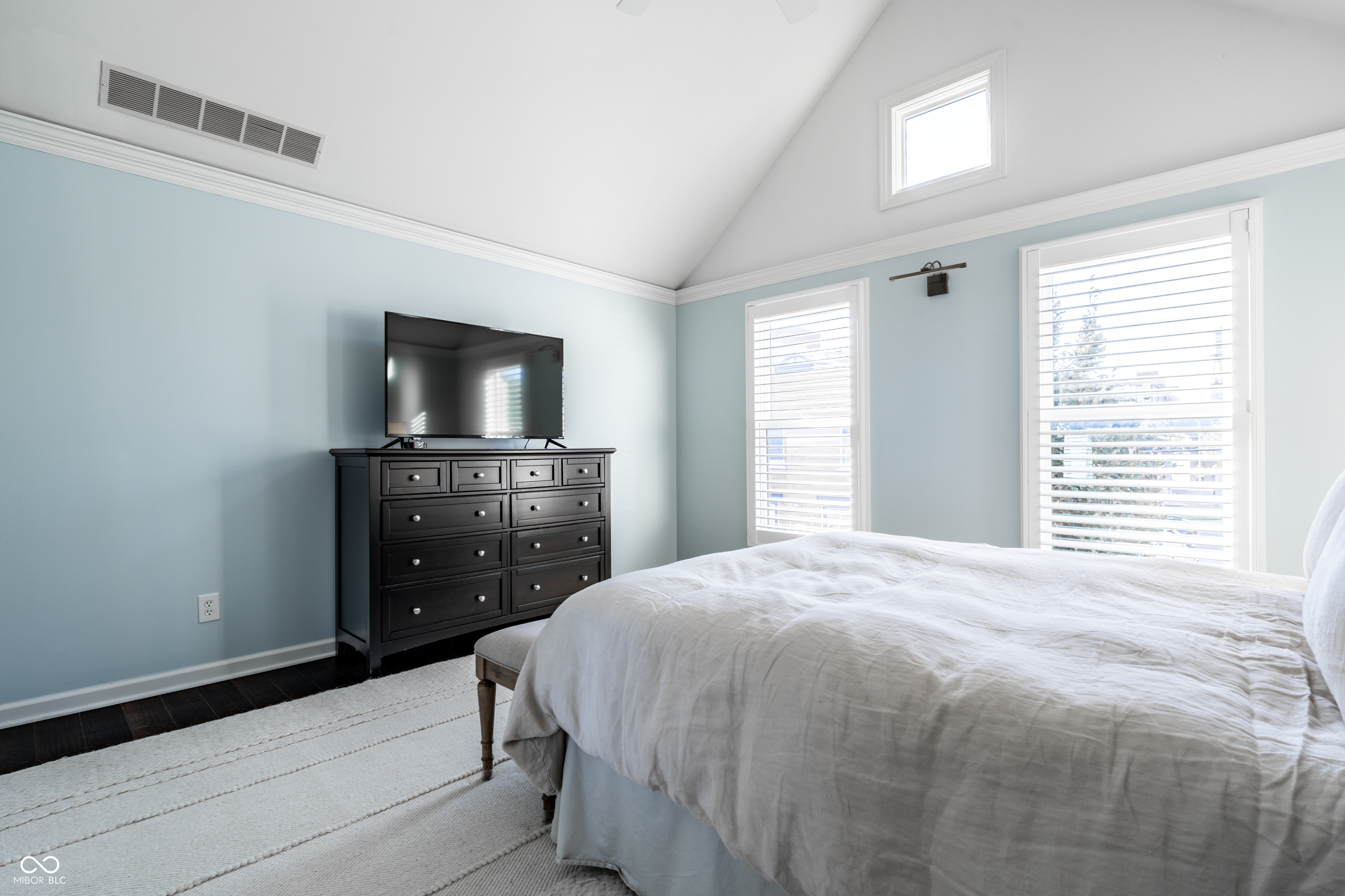 648 E Saint Clair Street