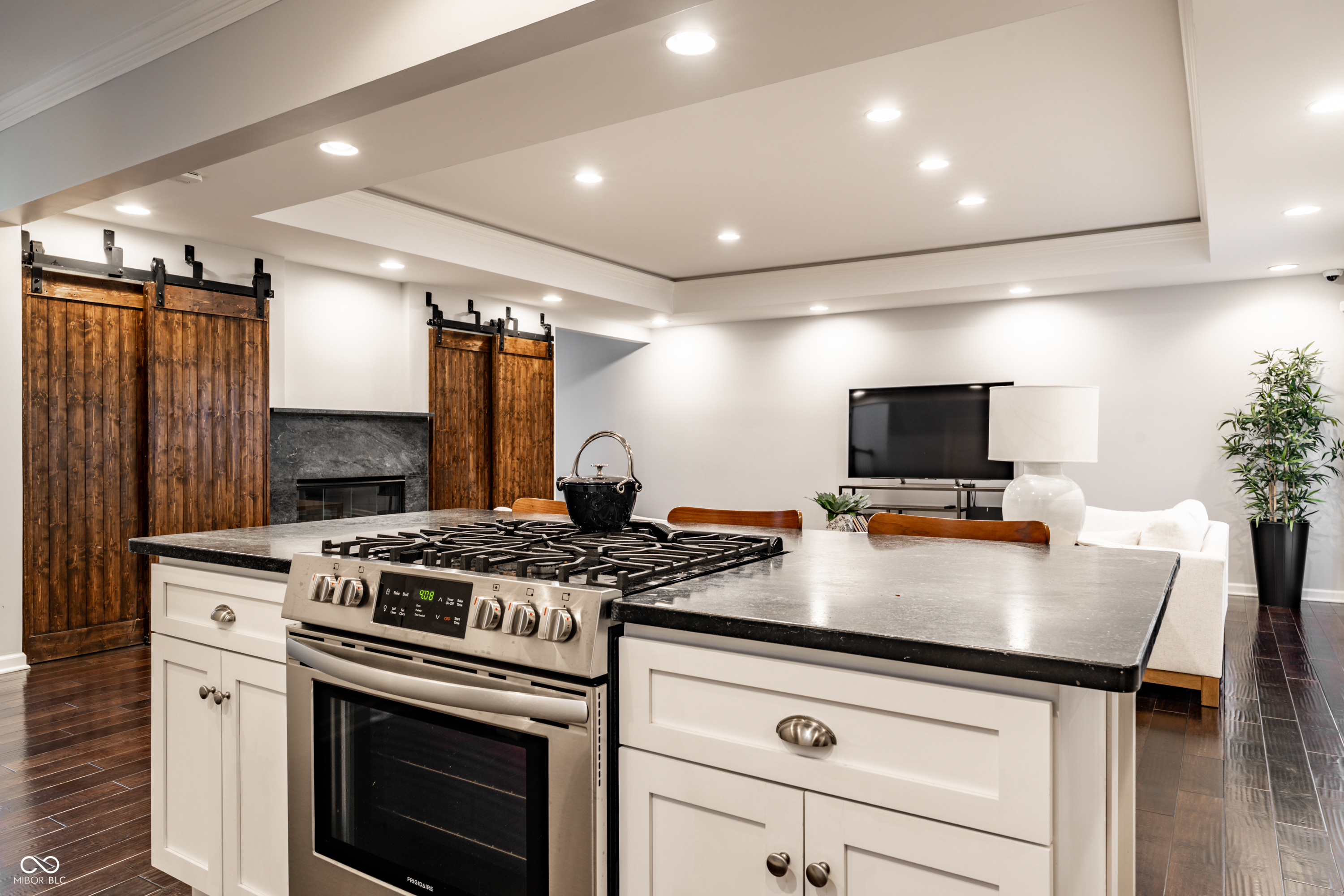 648 E Saint Clair Street