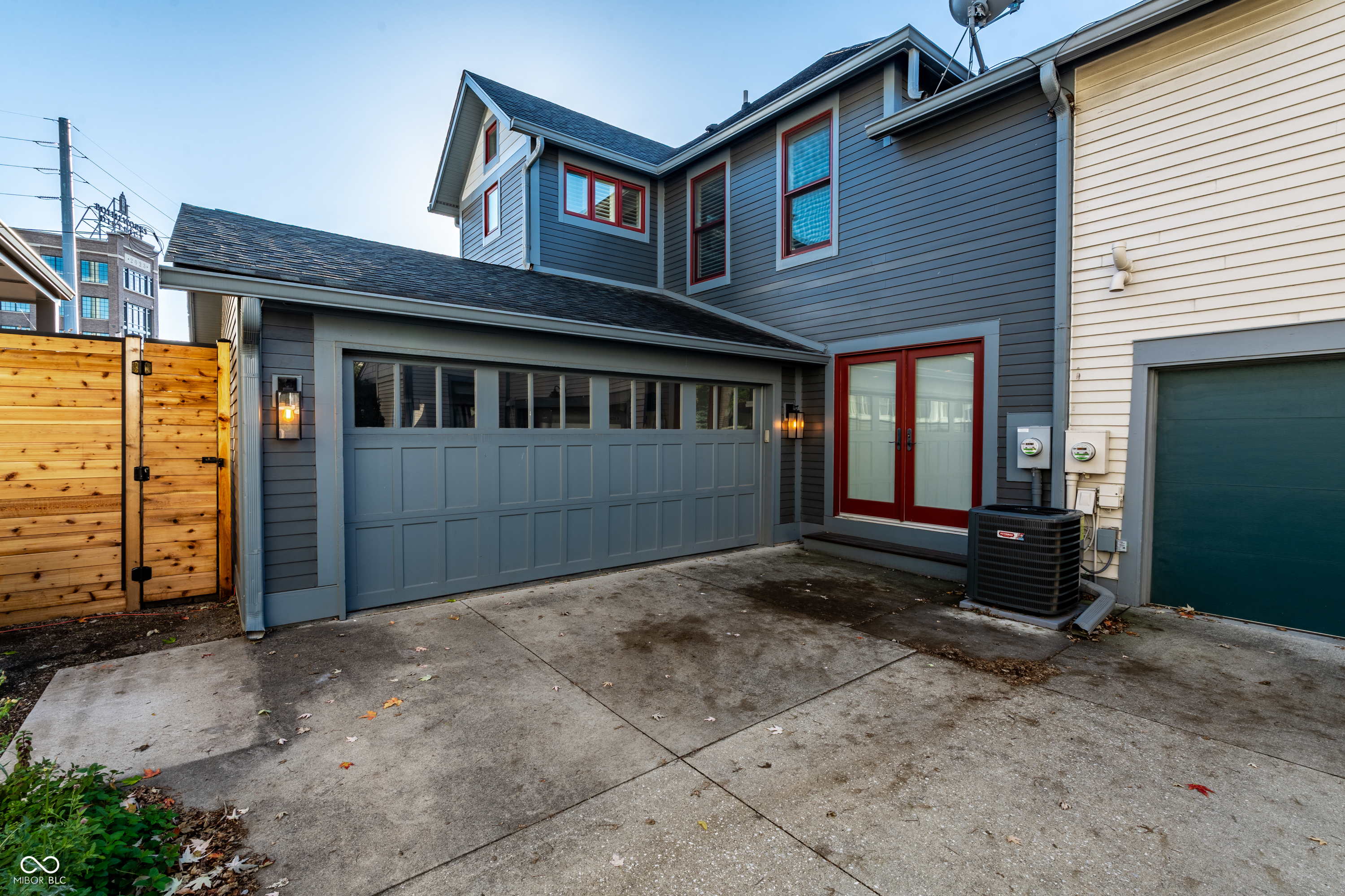 648 E Saint Clair Street